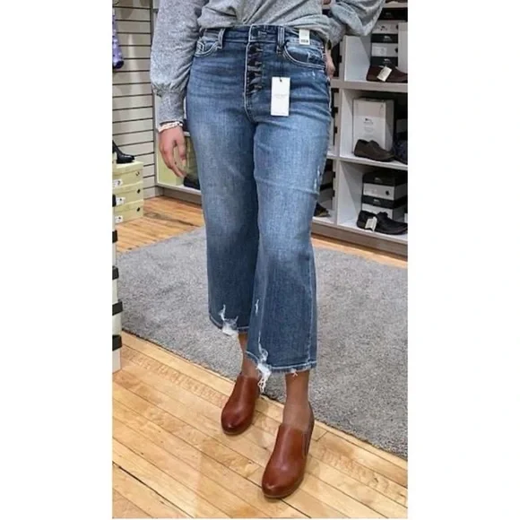 JUDY BLUE Button Fly Wide Leg Crop Jeans - Picture 6 of 9